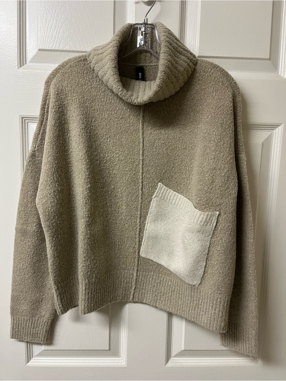 Beige Cozy Turtleneck sz M